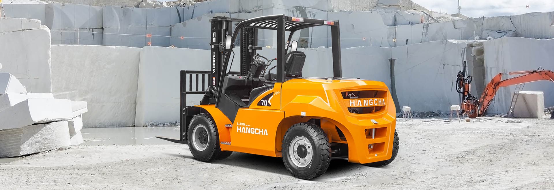 XH series forklift working in a quarry